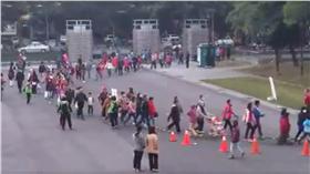 排隊搶一卡通／爆料公社