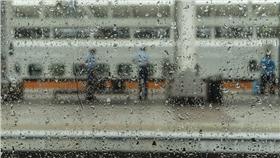 雨天－https://www.flickr.com/photos/76764556@N07/17375956044/