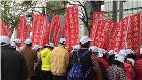 總統辯論／場外聚集抗議民眾 16:9