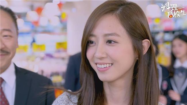 洪詩客串料理高校生　被封最正老師！