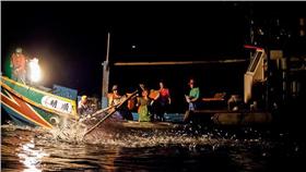 漁業,養殖,野生魚,漁獲,無魚島,捕魚,(中岑 范姜 https://www.flickr.com/photos/h760127/19778810433/in/photolist-w8MzfZ-w8CG8q-wN398U-wNao7k-x6czer-wN38fw-x3knvJ-wN3qam-x4TUwY-w8CEuW-wNan4Z-wNamTi-wNamDk-wN3oXS-w8Mw7p-x6cx6Z-w8CDby-w8MvDk-w8MvyR-x6cwG2-x5DS4B-x4TSch-x6cvXg-x4TS1L-w8CC1s-w8Muy4-wN3n4S-wNajwV-x4TRyo-x4TRmQ-wN3mnw-wN33SJ-wN33Hf-w8CAJj-w8Mt3i-w8MsV4-w8CAc7-x5DPir-wN3k1o-w8CzNS-wN3jLq-wN32w7-x5DNKn-x4TPfA-x3kgPy-x4TNPq-wNagTP-x5DN4c-wN3j1N-x5DMY2)