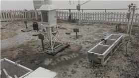 玉山下雪/
氣象局提供