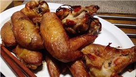 雞翅（圖／攝影者腿酥 , flickr CC License）
https://www.flickr.com/photos/tvbs/12173721745/
