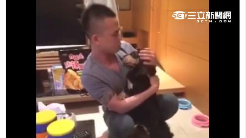 男「嘉義人」影片挨轟　吃狗飼料賠罪