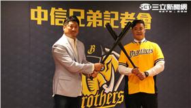 中信兄弟林智勝、中信金辜仲諒（圖／記者王怡翔攝）