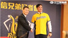中信兄弟楊培宏領隊、林智勝（圖／記者王怡翔攝）