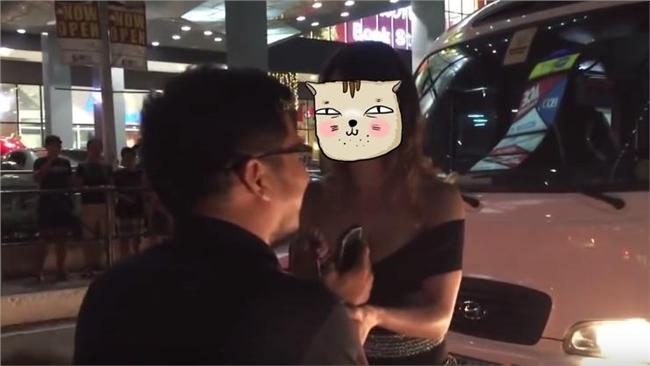座車擦撞「她」撒嬌　駕駛轉笑臉合照