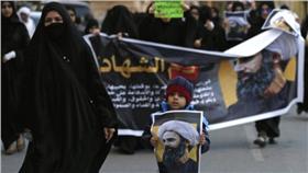 巴林民眾
翻攝bbc
http://www.bbc.com/news/world-middle-east-35222365