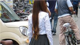 女學生背影（圖／攝影者Ogiyoshisan, flickr CC License）
https://www.flickr.com/photos/91077297@N08/9209529656/