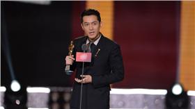 胡歌、林依晨／新浪娛樂、新浪微博