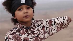 ｉｓｉｓ
小聖戰士
翻攝每日郵報
http://www.dailymail.co.uk/news/article-3383516/Is-Jihadi-Junior-British-toddler-sick-new-execution-video-bears-striking-resemblance-son-woman-fled-London-Syria.html