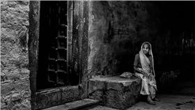 寂寞、老人、孤單-Ramesh SA-https://www.flickr.com/photos/rameshsa/16180759704/