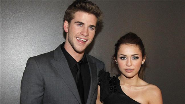 難忘舊愛！麥莉新年黏連恩擁吻拼復合