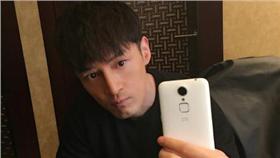 胡歌

翻攝微博