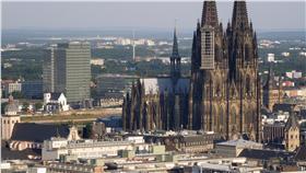 德國,非裔人士,中東,跨年,性侵
圖／攝影者Lori Branham, Flickr CC License
https://www.flickr.com/photos/kjunstorm/8480219766/in/photolist-dVnkTC-dLENAi-oHjzse-jqoMHz-6R8gbM-c2KYNU-xrzEPY-58nUBM-4a51pM-bjwVUr-byPU6q-3bcdAw-oMPfzH-5ShsAU-5ShsjY-5ShsdJ-5ShssS-5Sd8ov-5Shs9C-5Sd8gF-5ShsE9-5ShsGL-5Sd8wH-nBRAHF-oFyrQE-qKoWKt-4usz43-piGMdW-qpPL1r-6ru6dh-byhosV-3b7JLr-3bccUJ-3b7J1Z-3b7KvX-mcpYzK-5ZbsJJ-qh5JYC-aRPFfx-j6dMyF-bMJxxk-owyvGd-6dSxnb-AHQp9g-5Db94H-iyvnhh-bMJzig-bMJApH-qcbSav-2WSwxg