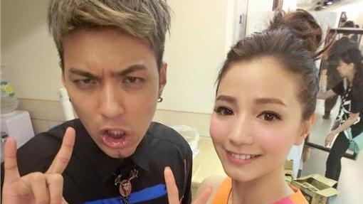與嘎嘎暗巷熱吻　寶兒：兩人還沒交往