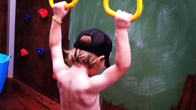 超萌「小鮮肉」！才三歲就有六塊肌