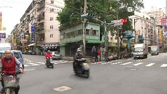 超牛違建擋視線　檢舉13年拆不了