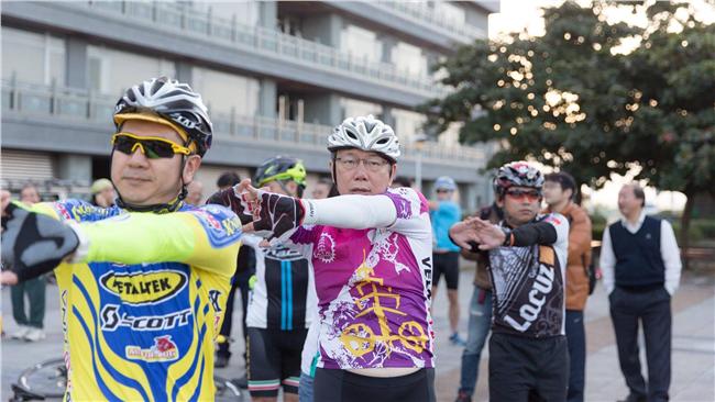 柯文哲騎車到高雄　網友：其實有涵意