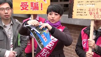 狠撕文宣　她批費鴻泰助長血汗醫院