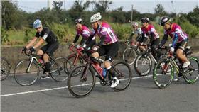 柯文哲騎腳踏車/圖截自柯文哲臉書