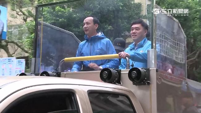 掃街擋劉文雄車隊　郝龍斌得意地偷笑