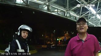 乘客突胸悶心痛　熱血運將闖紅燈送醫