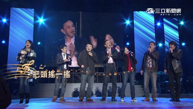 影／朱立倫偕妻造勢　選前拿麥開唱