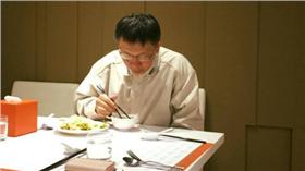 柯文哲吃早餐/圖截自李柏璋臉書