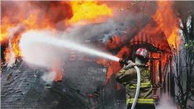 滅火,縱火,放火,失火,火災,/Flickr-Loco Steve/https://www.flickr.com/photos/locosteve/4349003896/in/photolist-7CiMkN-7Bu3bk-8FKgee-8N9LaR-4fDWXN-rshWgD-4dW93q-jJCBd-8qk6n-5u4n3g-b4KVkB-7AwEDS-4y2gKq-aBn9tE-8Yqy8L-2F4PN-7VPeCv-3DRvTU-7iq8EQ-q896Gc-8F6bvP-8n5ZMf-b3jjdD-9GwDGL-98bSDR-3EVx3y-aiBite-dLsTJf-rezQgd-5E4TKh-mfGib3-58g3mv-5QJkuA-7VPeUg-icZwXR-pcFqae-HHny6-2V8q3J-5QDYBT-3DRvKo-7VPfcP-aqhkap-qccMSv-753oqV-8oF38M-7VSuF5-3DM97k-6wWffb-p9Xqwn-8MygJY