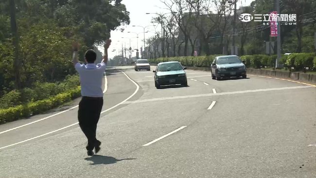 好心夫妻肉身擋車　搏命救車禍駕駛