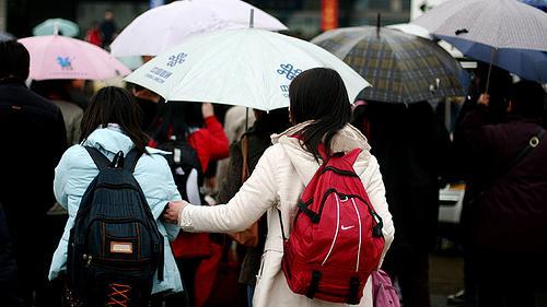 明午後變天轉溼冷　早晚溫差達10度