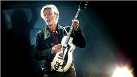 David Bowie（圖／美聯社／達志影像）Rock legend David Bowie performs on stage at Forum, in Copenhagen, Denmark, Tuesday, Oct. 7, 2003. (AP Photo/Nils Meilvang, Nordfoto)