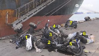 嚇！船纜繩斷裂　7台機車被掃成廢鐵