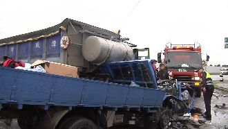 婦帶孫女搭友人車　遭卡車衝撞釀3死