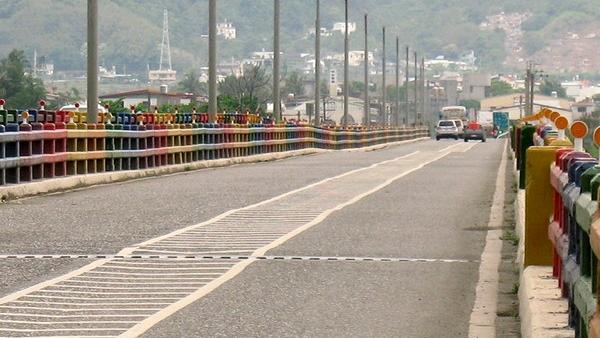 玉里大橋變成彩虹橋　背後故事超虐心