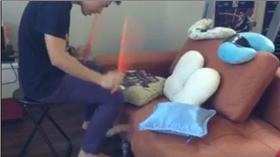 打鼓,鼓手,教學,練習,抱枕,沙發,鼓組
影片　https://goo.gl/tLtFNs