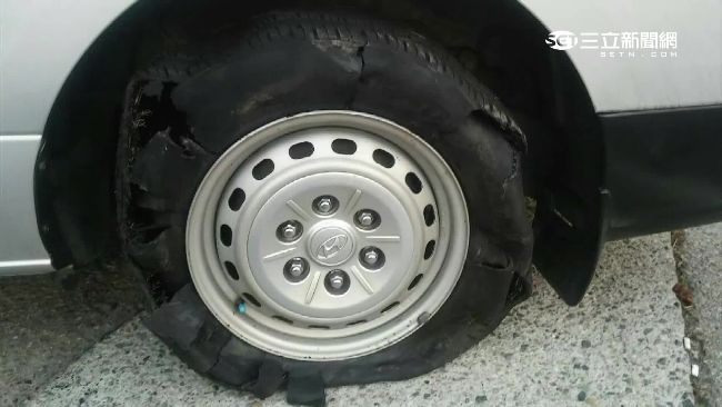 租車上路爆胎！民眾控「老舊輪」黑心
