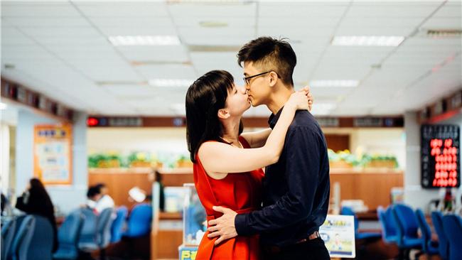 《百吻巴黎》楊雅晴閃婚　外婆痛哭！
