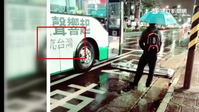 公車到站「車門」先下車　乘客看傻眼