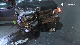 轎車撞護欄0600.