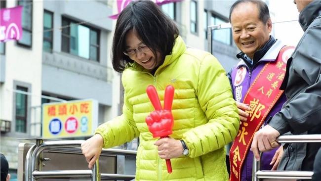 掃街拜票狂曝光　蔡英文外套賣到缺貨