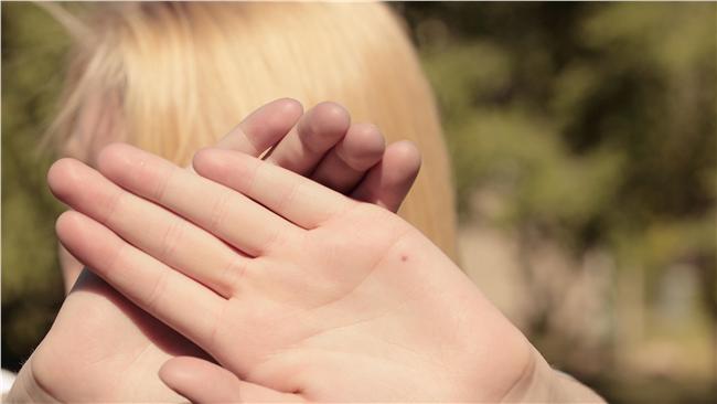 非法集團誘拐英女童　灌輸性奴教育