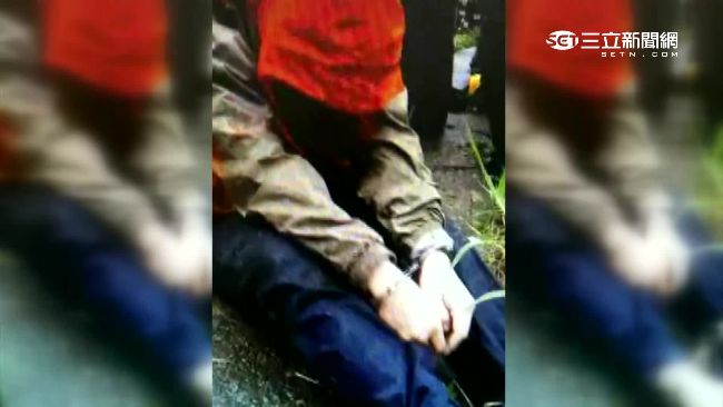 冷慘了！心虛跳河躲警　賊凍未條棄逃