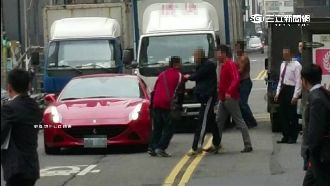 葉問徒弟？貨車、超跑車主當街打詠春