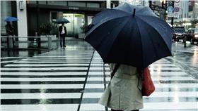 潮施、雨（圖／攝影者D. Julien, Flickr CC License）