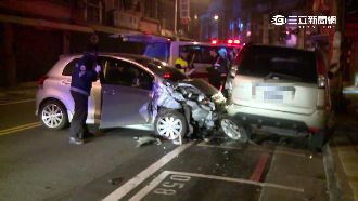 扯！開車猛撞4車　男丟下傷友落跑