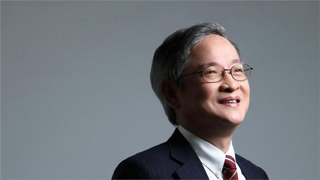 林郁方總部遭灑冥紙　她在FB自首了