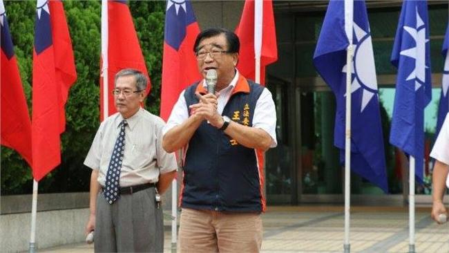 屏東綠油油　鍾佳濱76萬票當選
