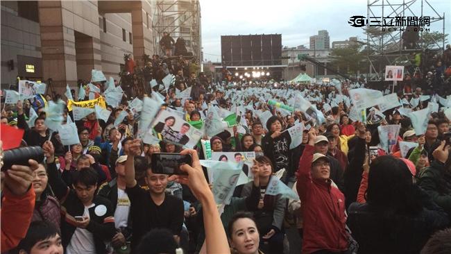 現場／蔡英文領先　支持者高呼凍蒜！